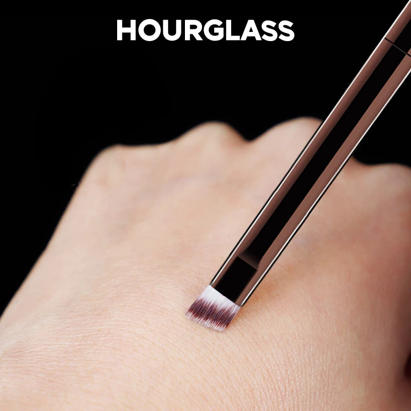 Angled Eyeliner & Eyebrow Brush No.10
