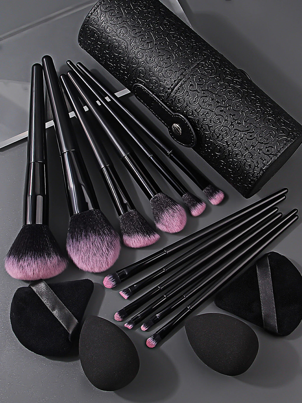 17 Makeup Brush Set 12 Makeup Brushes w/ Makeup Egg Triangle Powder Puff & Storage