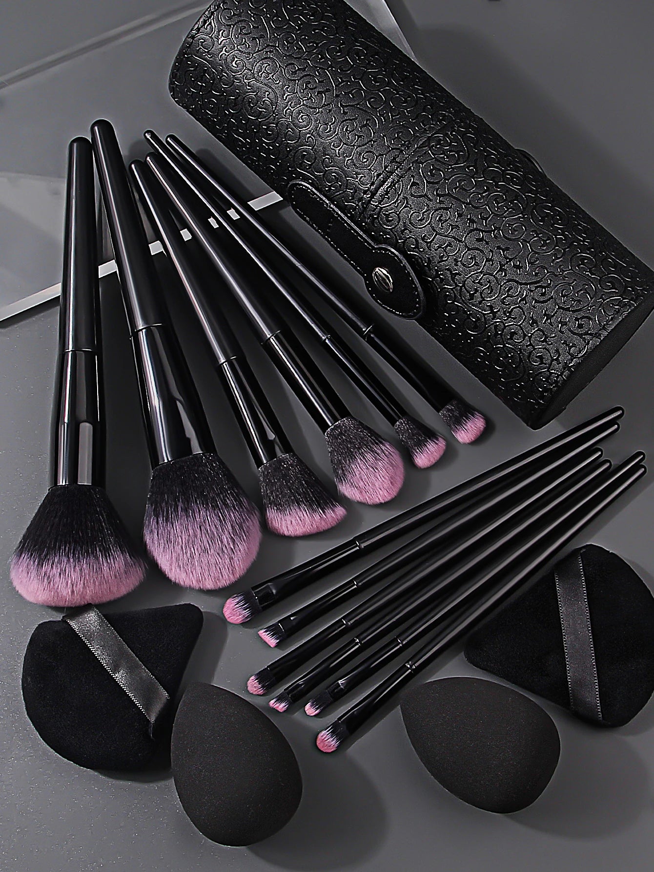 17 Makeup Brush Set 12 Makeup Brushes w/ Makeup Egg Triangle Powder Puff & Storage
