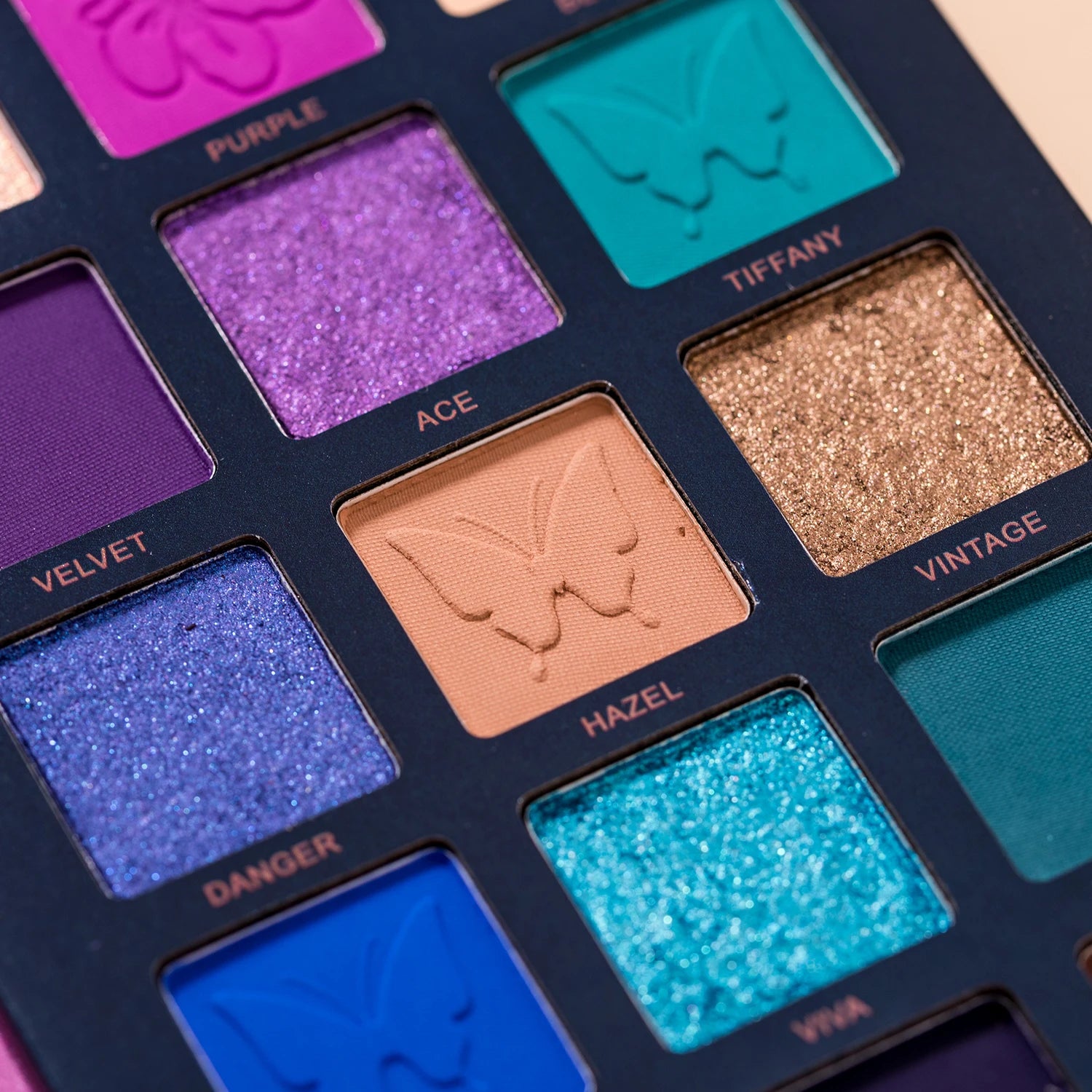 Butterfly 18-Color Eyeshadow Palette – Matte, Shimmer & Metallic